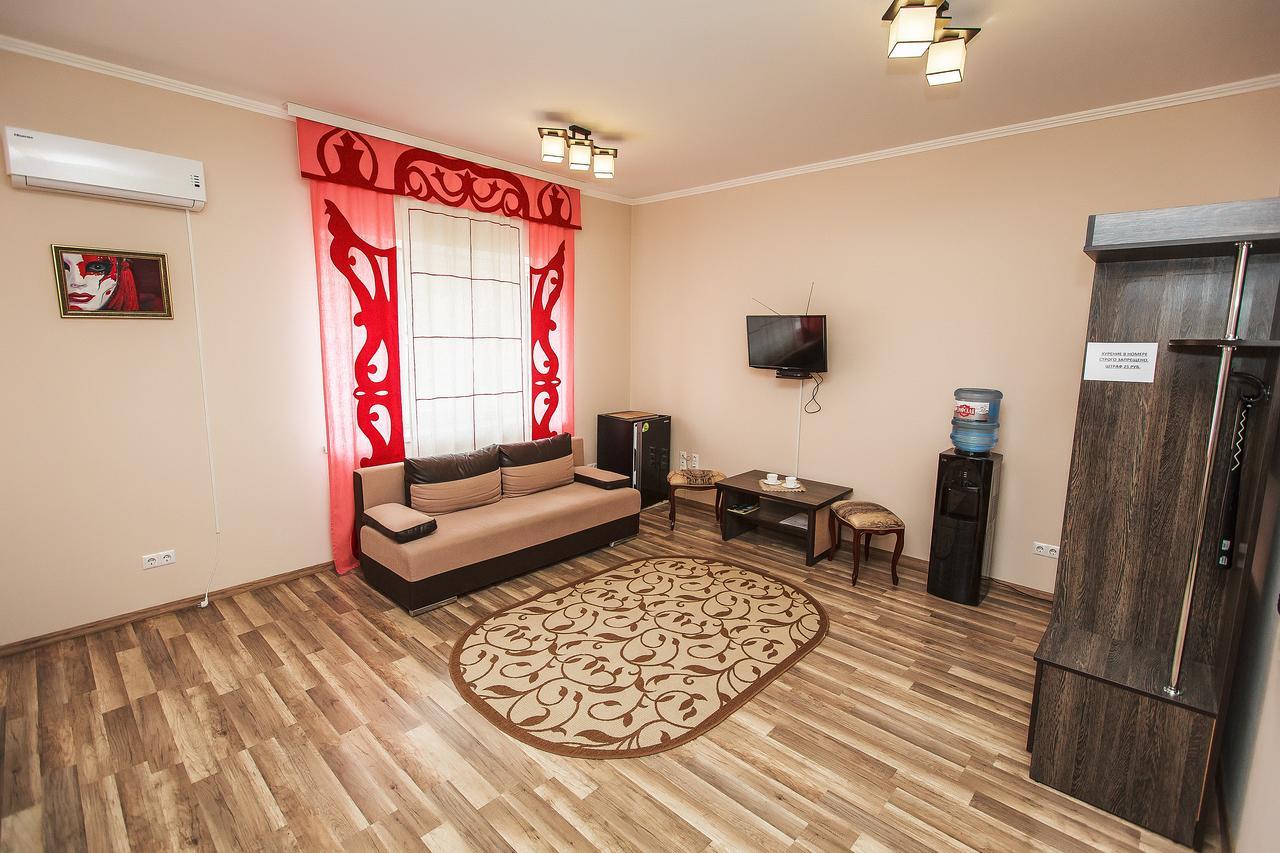 Slavyanskaya Hata Hotel Baranavichy Esterno foto