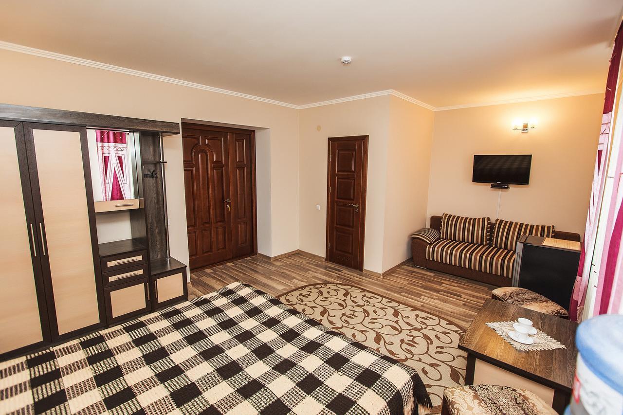 Slavyanskaya Hata Hotel Baranavichy Esterno foto