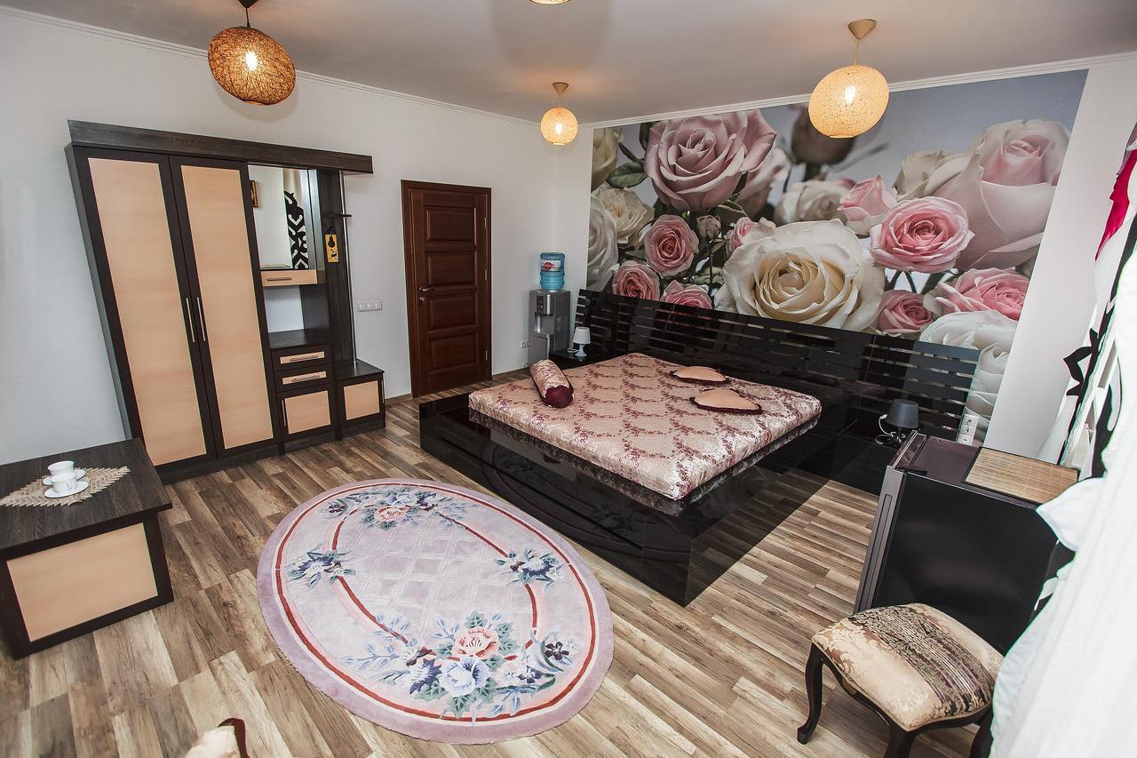 Slavyanskaya Hata Hotel Baranavichy Esterno foto
