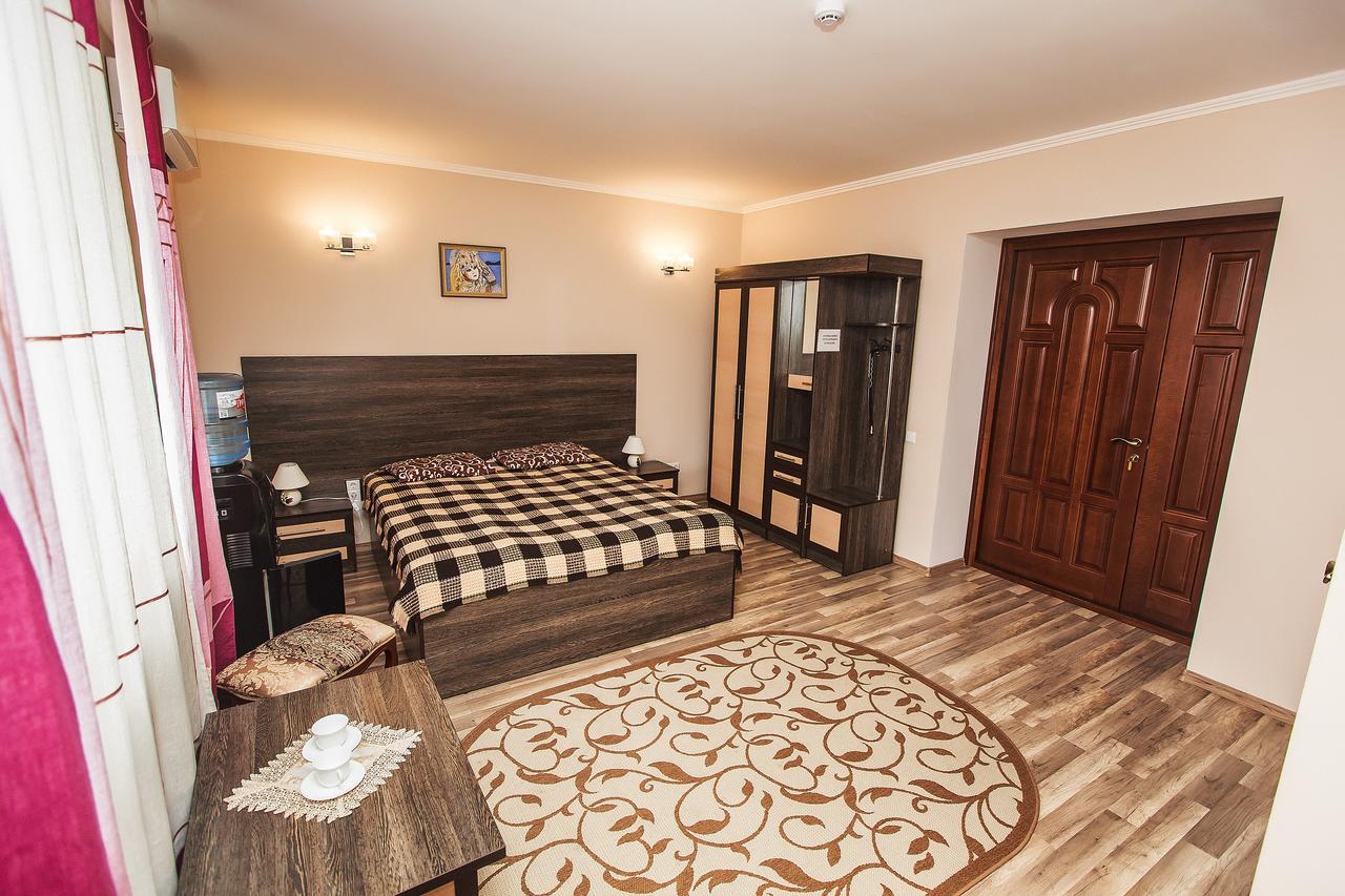 Slavyanskaya Hata Hotel Baranavichy Esterno foto