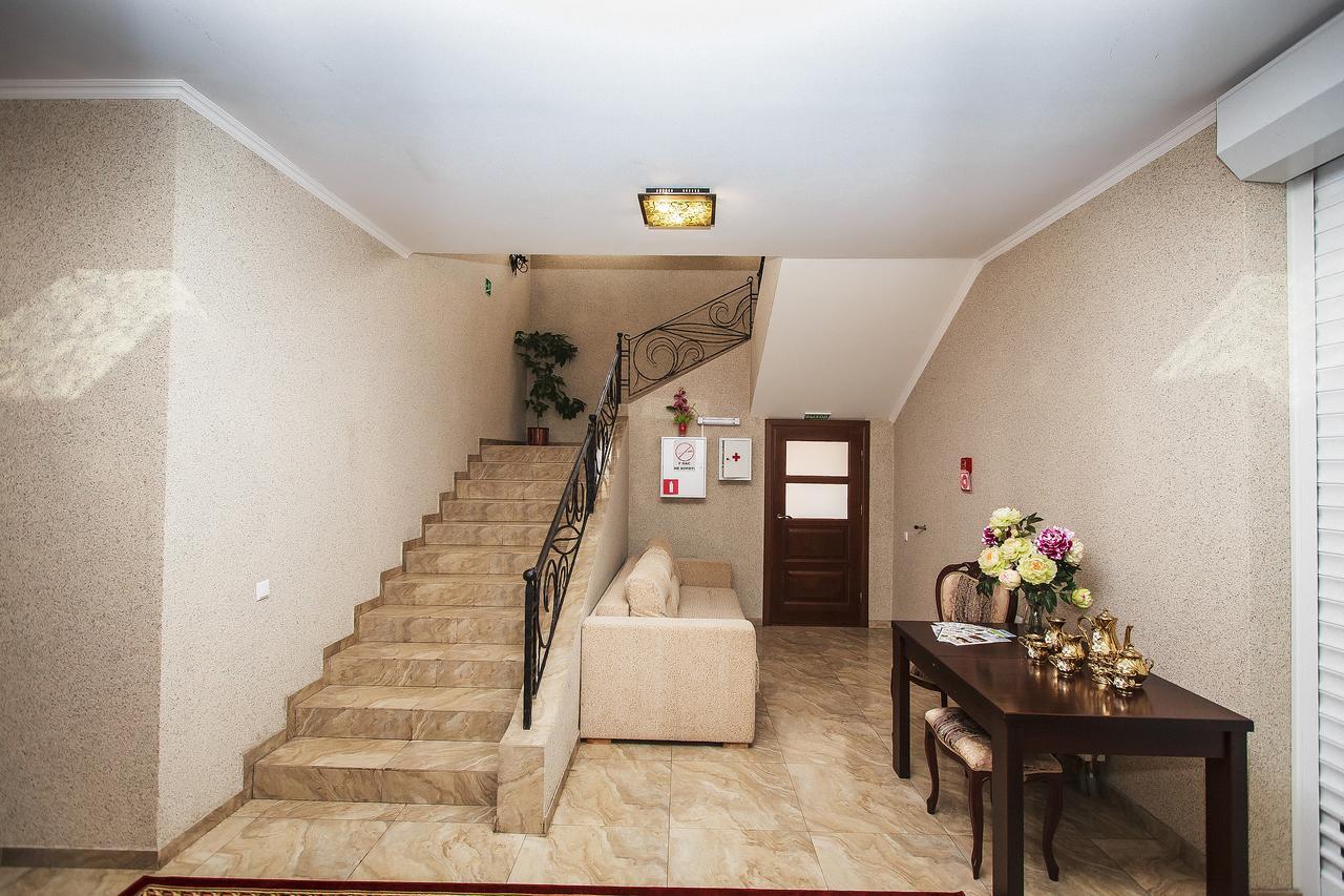 Slavyanskaya Hata Hotel Baranavichy Esterno foto